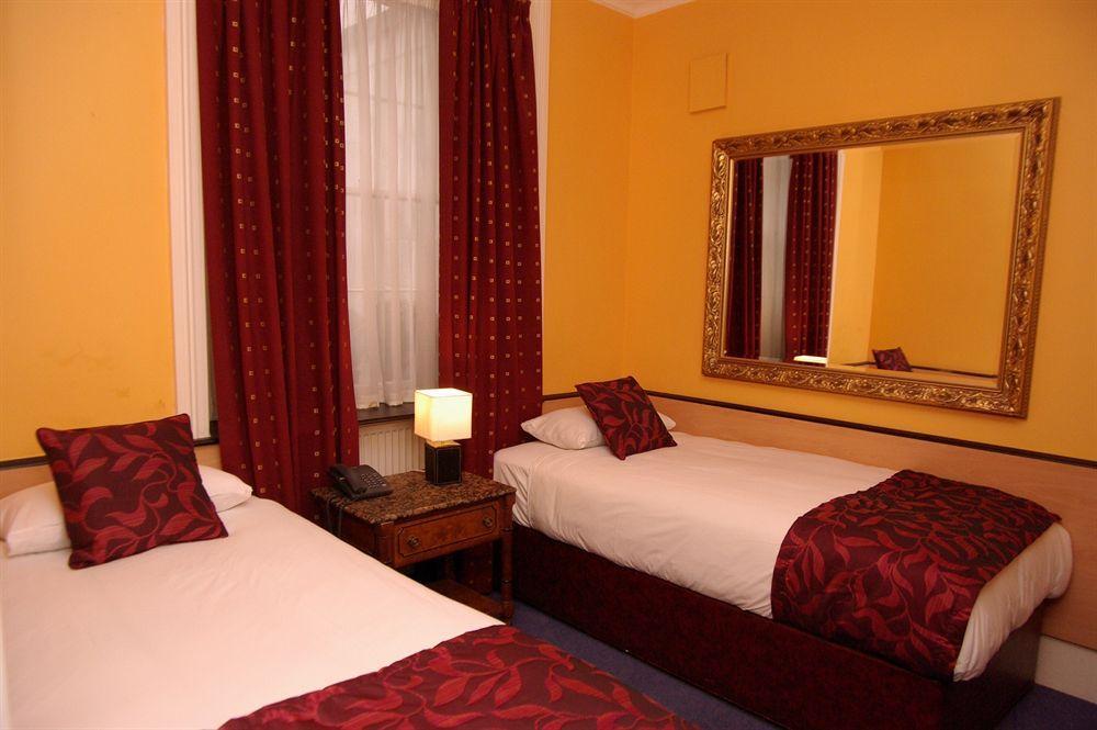 Tudor Court Hotel Londen Buitenkant foto