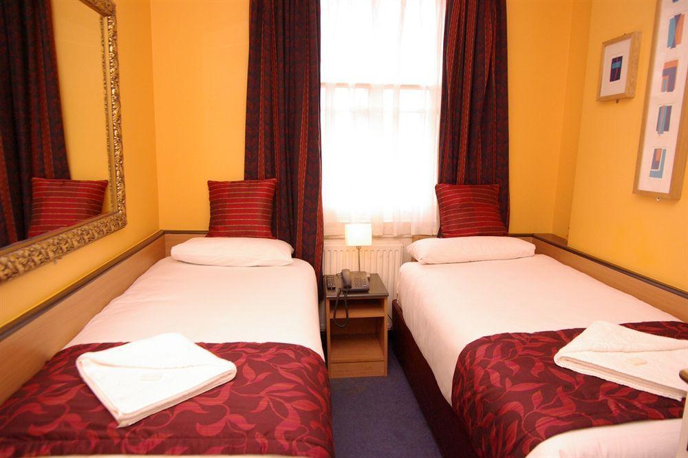Tudor Court Hotel Londen Buitenkant foto
