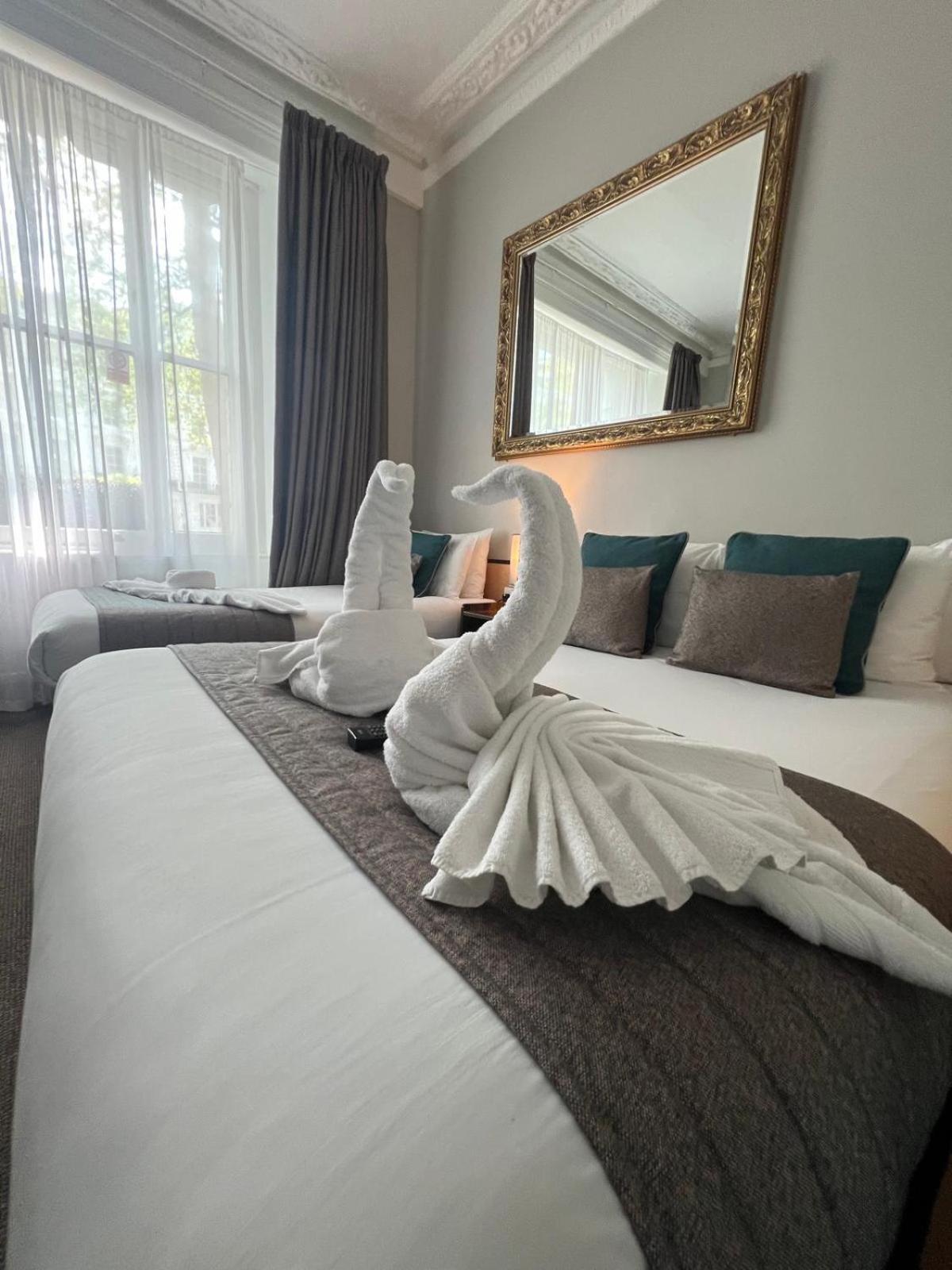 Tudor Court Hotel Londen Buitenkant foto