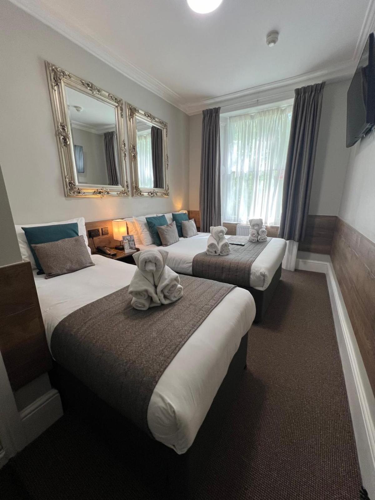 Tudor Court Hotel Londen Buitenkant foto