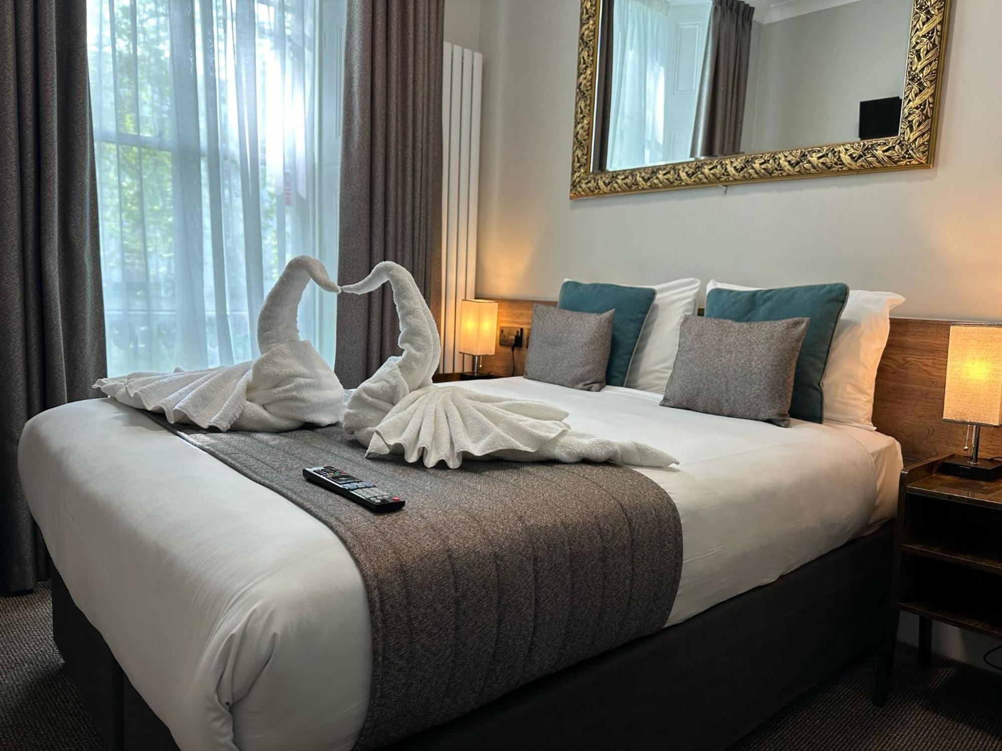 Tudor Court Hotel Londen Buitenkant foto