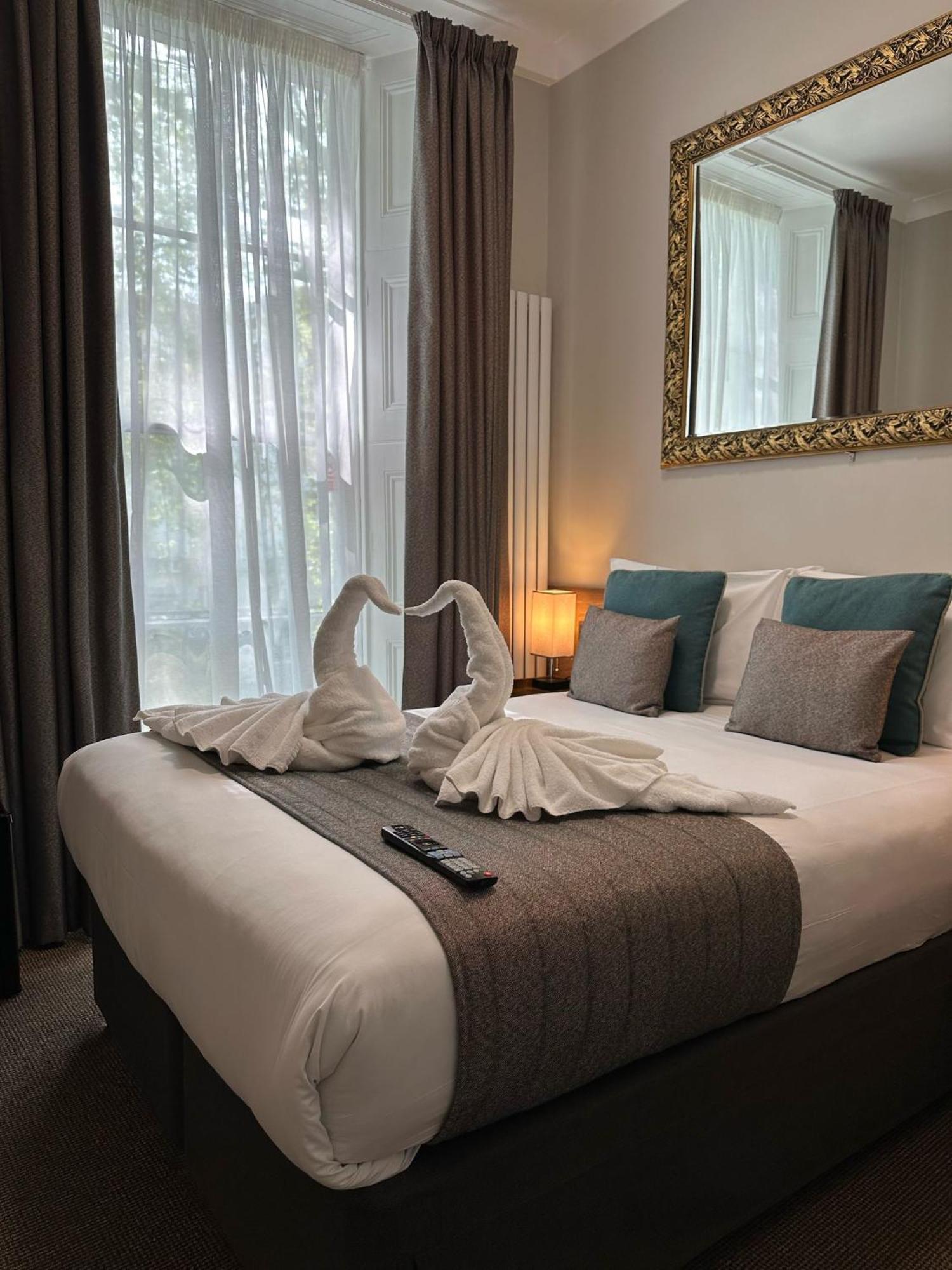 Tudor Court Hotel Londen Buitenkant foto