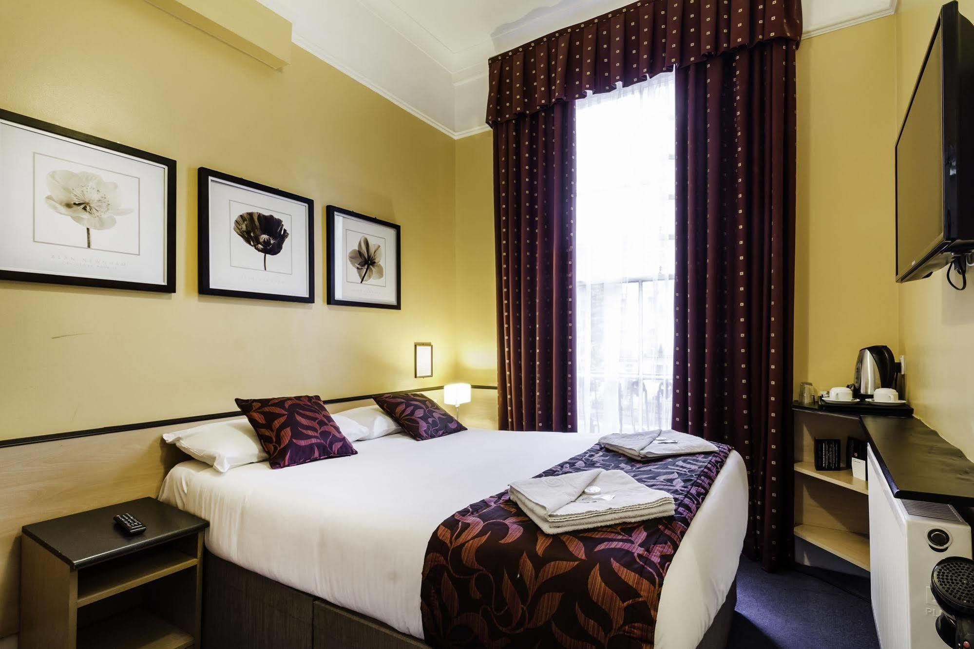 Tudor Court Hotel Londen Buitenkant foto