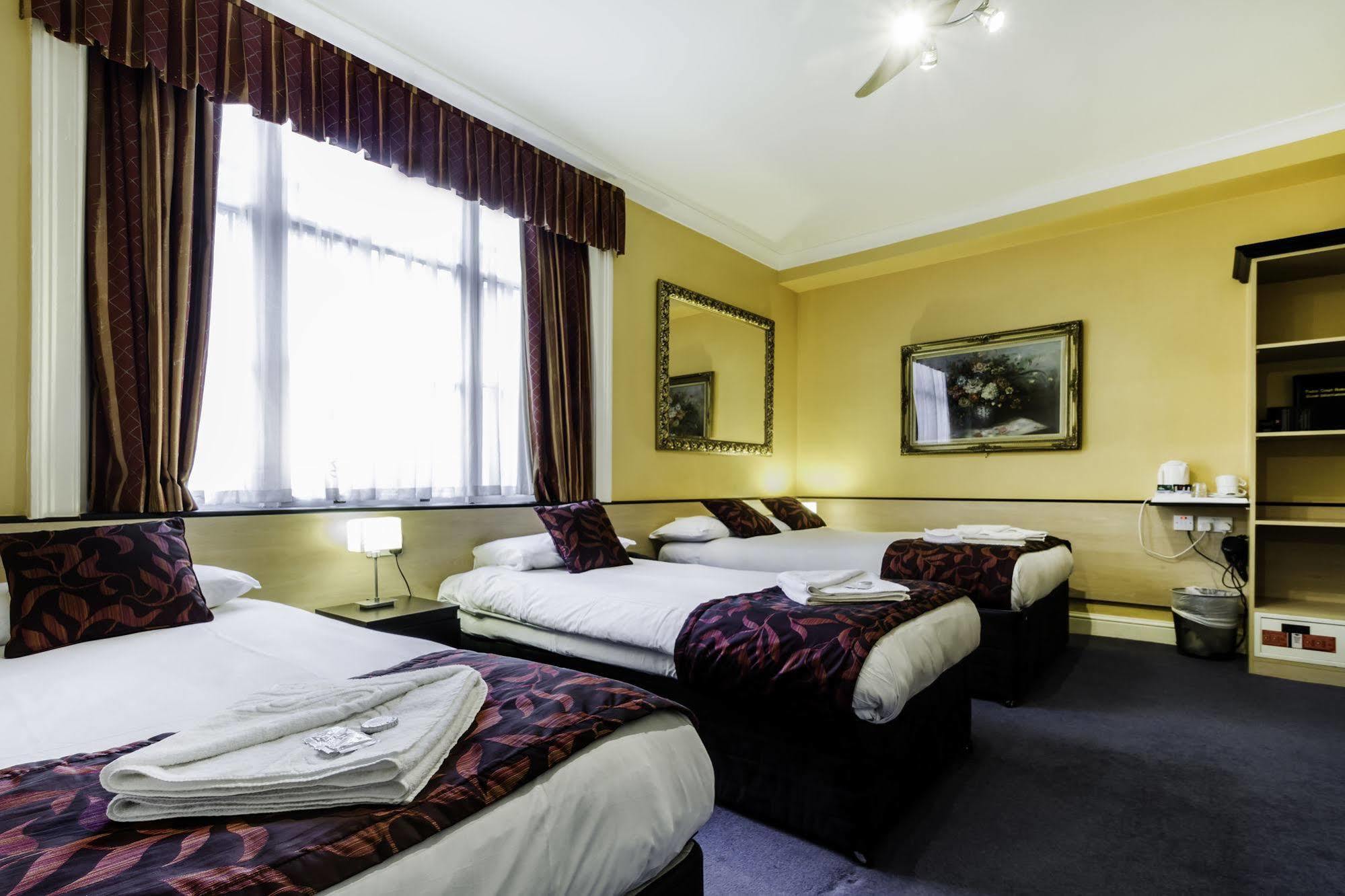 Tudor Court Hotel Londen Buitenkant foto