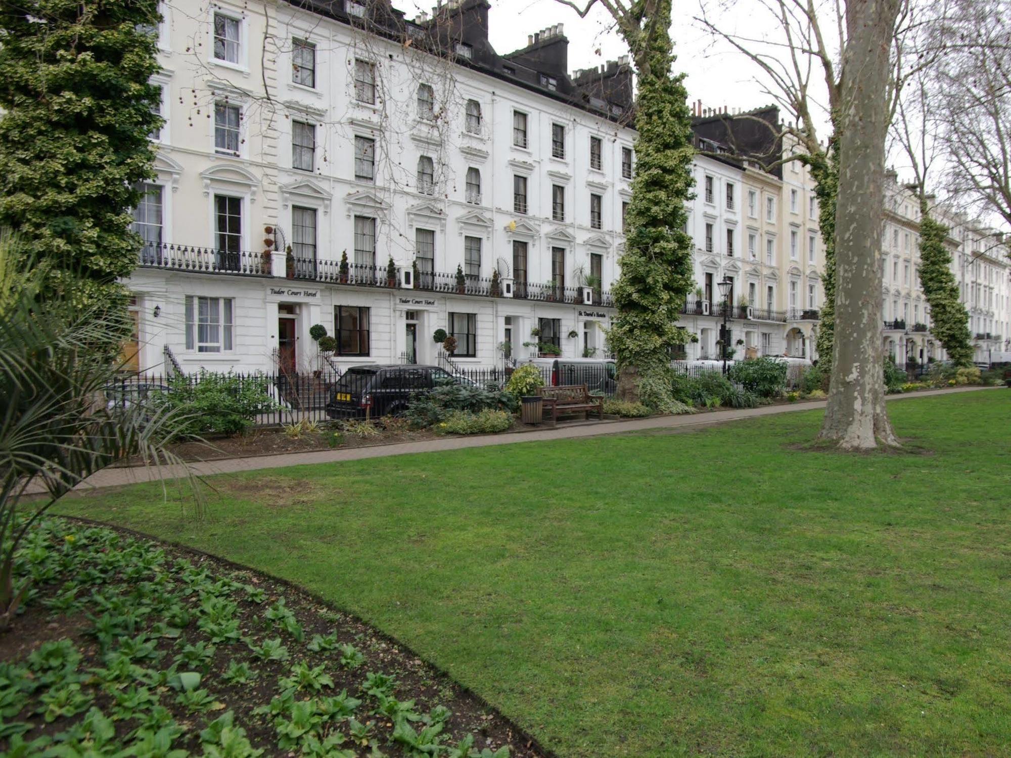 Tudor Court Hotel Londen Buitenkant foto