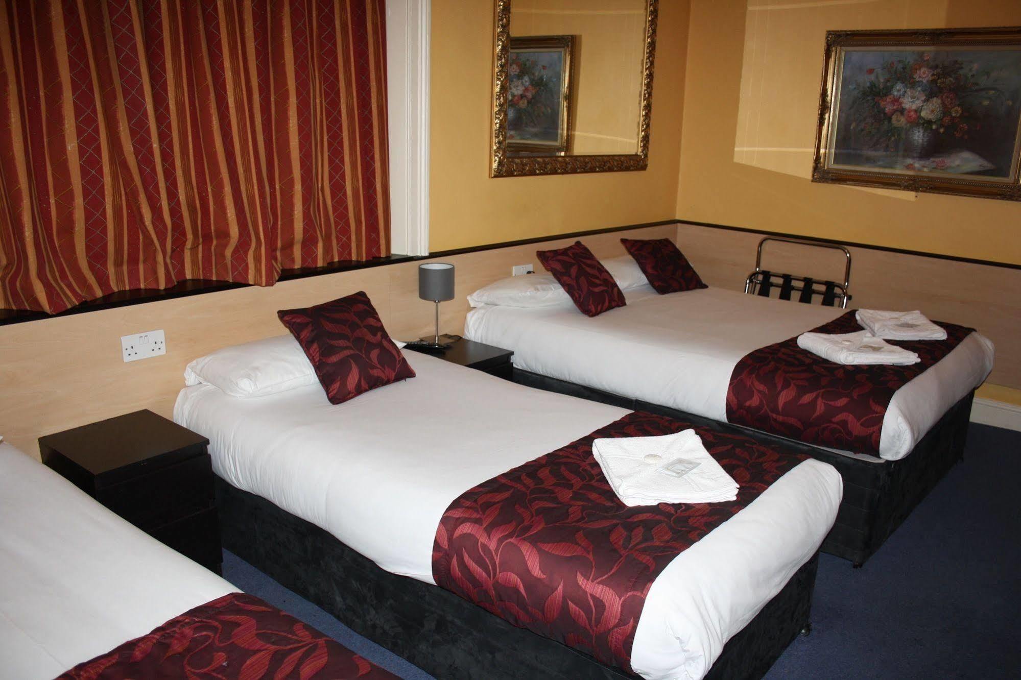 Tudor Court Hotel Londen Buitenkant foto