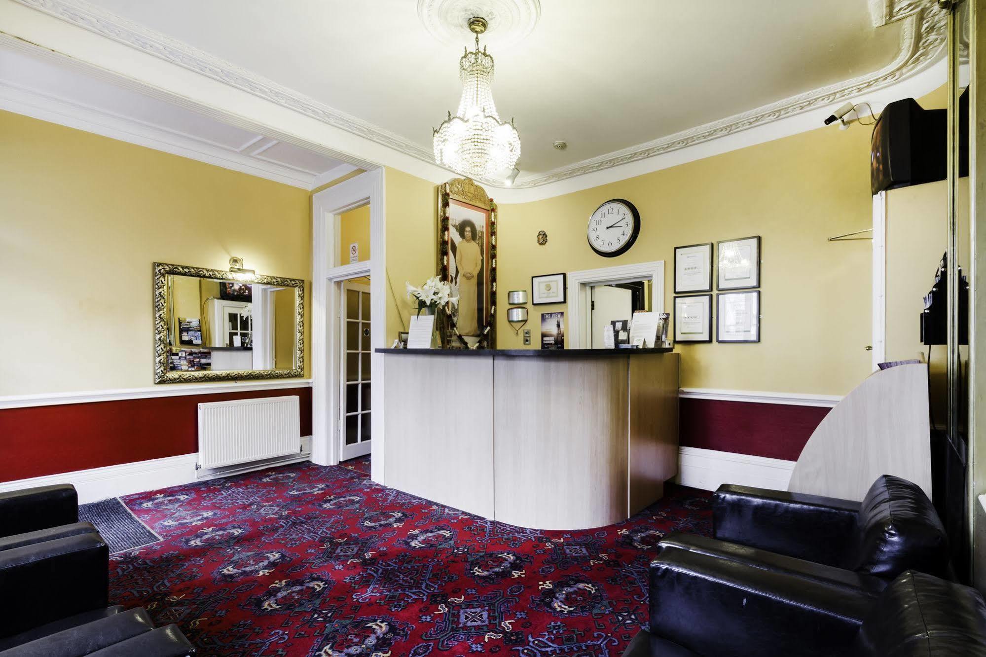 Tudor Court Hotel Londen Buitenkant foto